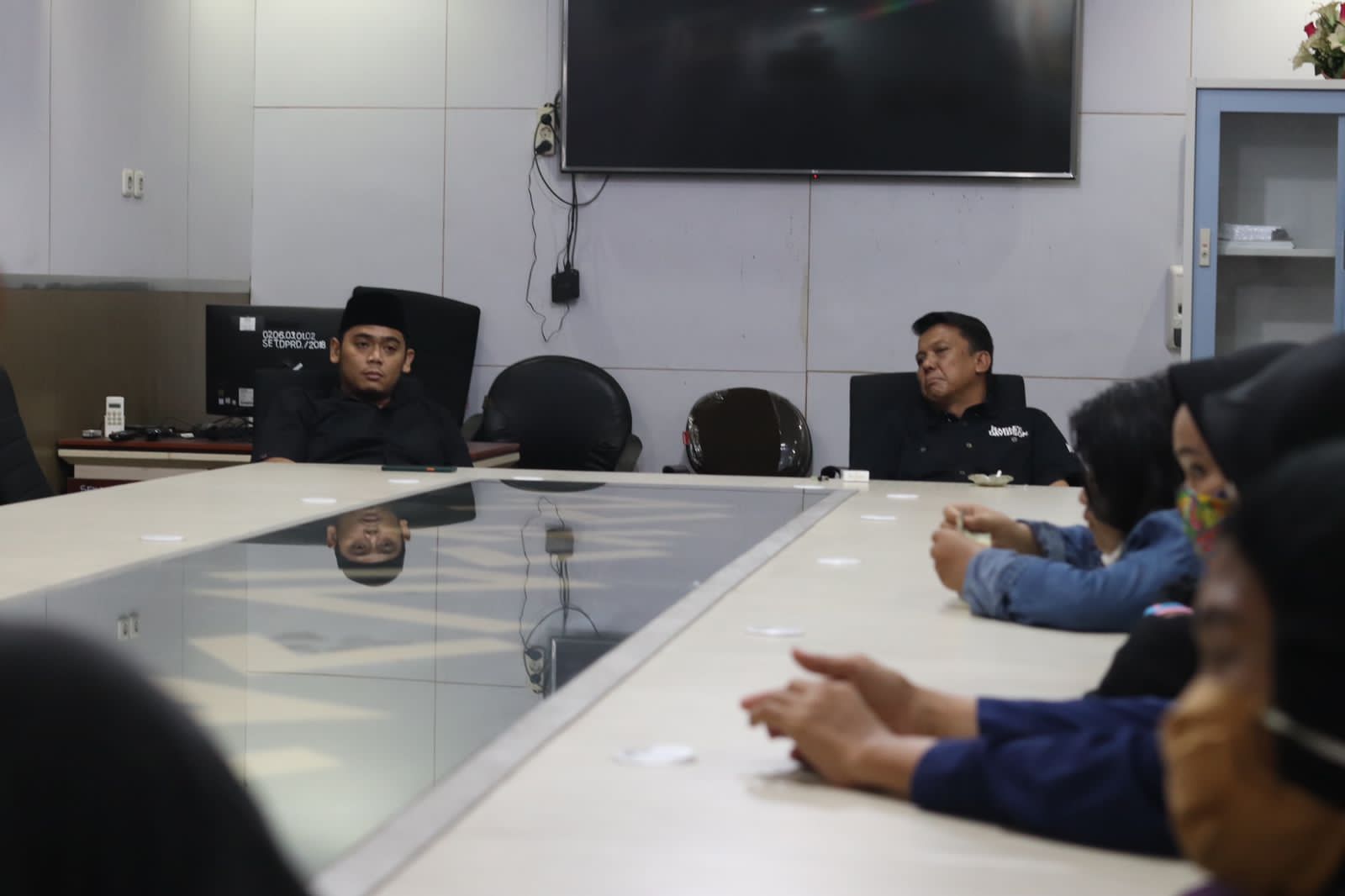 Pedagang Asongan Datangi DPRD Mengadu Tak Diberi Izin Dagang di Atas Kapal